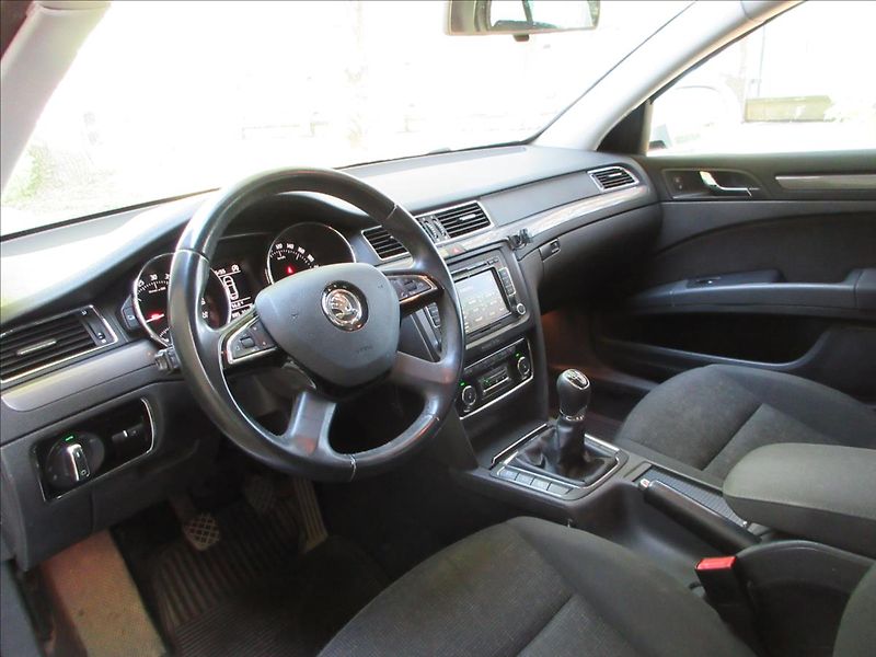 Škoda Superb 2,0 TDi 103 Kw, Xenon, Vyhř. N - fotka 12 z 28