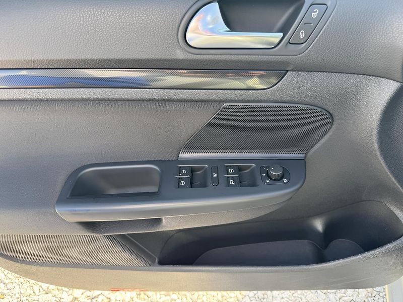 Volkswagen Golf Variant (2010) 1.4TSi,rezervace - fotka 16 z 41
