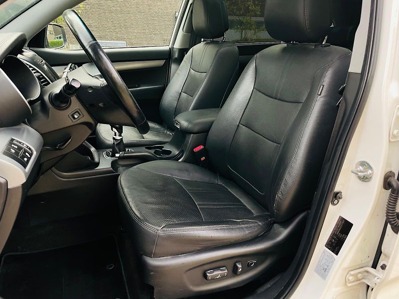 Kia Sorento 2.2D 4x4 MANUÁL KAMERA TAŽNÉ - fotka 31 z 48