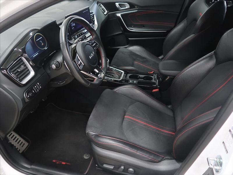Kia ProCeed 1,6 T-GDI GT 150KW CZ TOP STAV - fotka 11 z 40