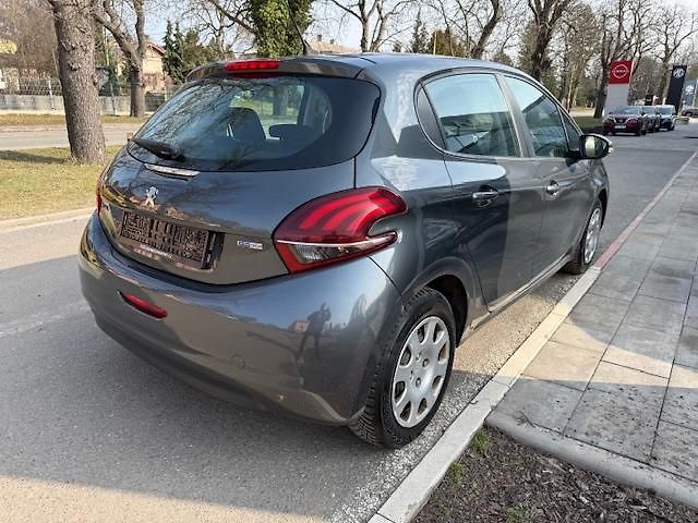 Peugeot 208 1.2i 60kw - fotka 11 z 11