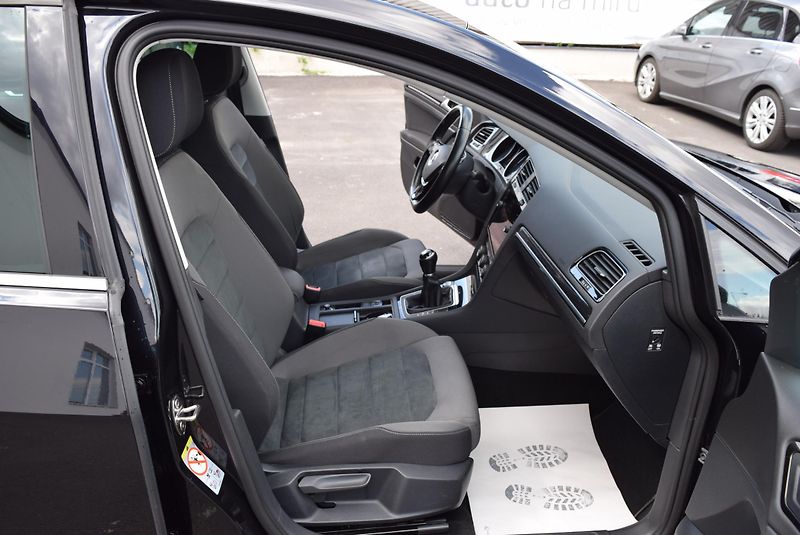 Volkswagen Golf Variant (2020) 1.5TSI 110kw HLBMT TAŽ LED KAM - fotka 35 z 49