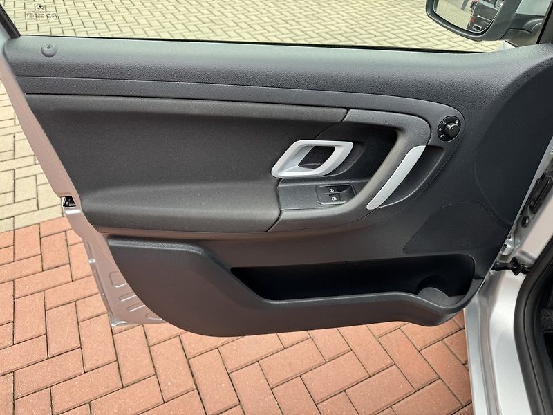 Škoda Fabia (2009) 1.4 16V Digi Klima Tempomat - fotka 25 z 50