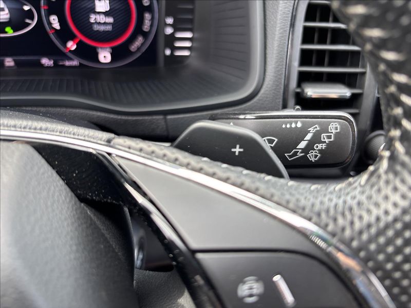Škoda Karoq 2,0 TDI Sportline DSG ČR - fotka 27 z 41