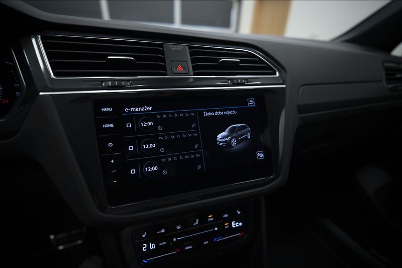 Volkswagen Tiguan 1,4 TSI DSG eHYBRID R-LINE ČR - fotka 39 z 46