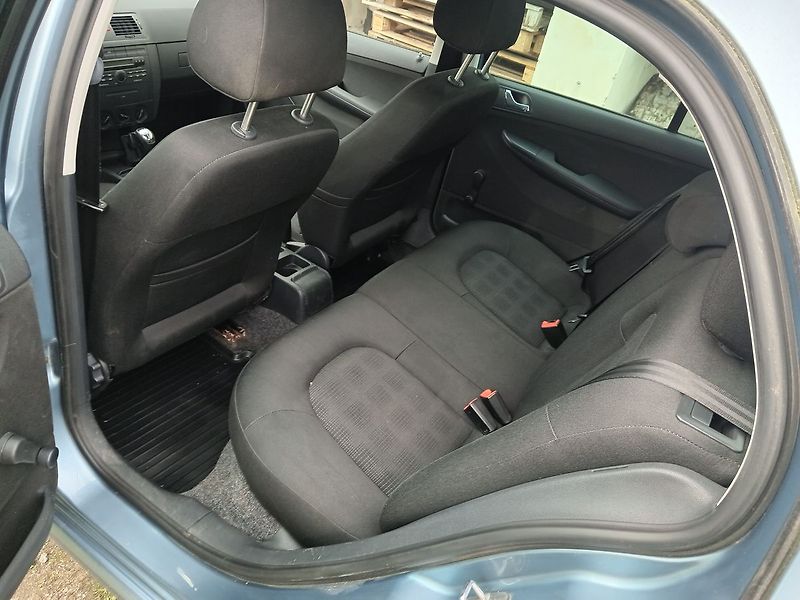Škoda Fabia 1.2 HTP Elegance Sedan - fotka 15 z 28
