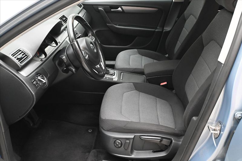 Volkswagen Passat 2,0 TDI 103kW DSG Nová STK - fotka 13 z 29