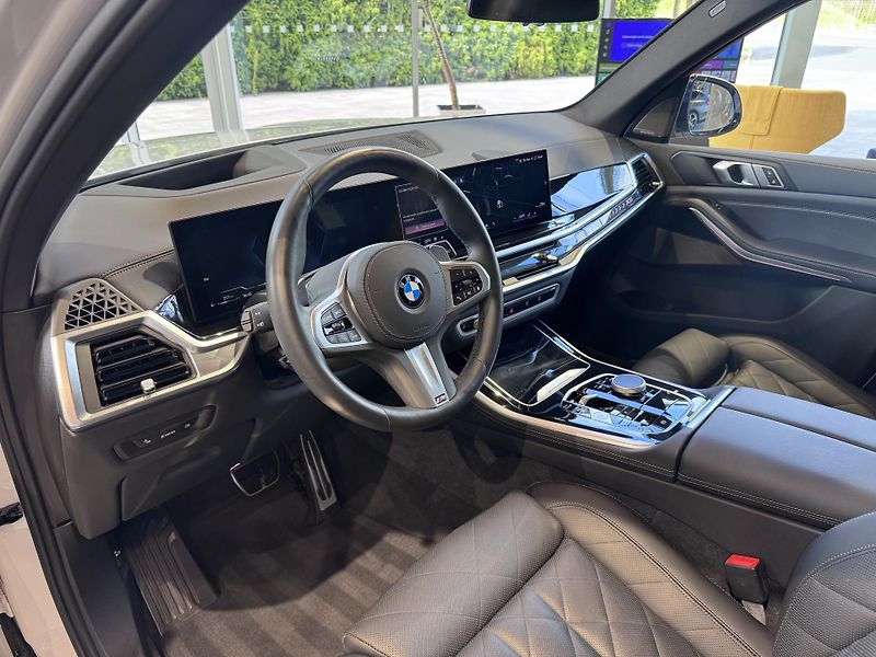 BMW X5 xDrive30d M-Sport - fotka 10 z 31