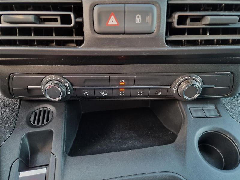 Citroën Berlingo 1.5 BlueHDi 100 Feel, ČR,1Maj - fotka 32 z 47