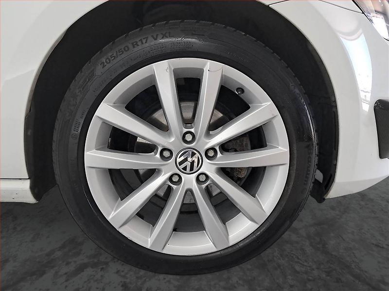 Volkswagen Golf (2016) 1.2 TSI, Serv.kniha, Kůže - fotka 14 z 17