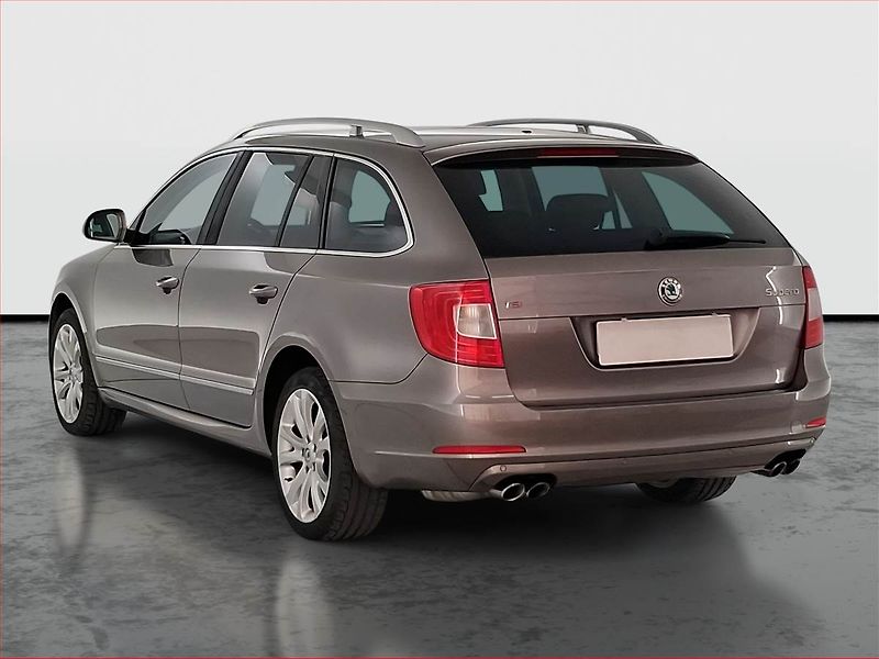 Škoda Superb (2011) Elegance 2.0 TSI, Automat - fotka 4 z 21