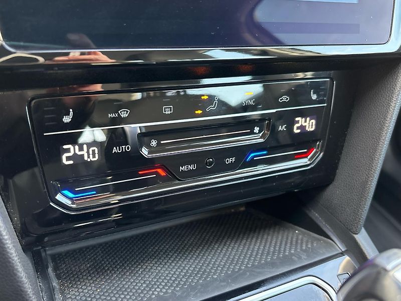Volkswagen Passat ELEGANCE - fotka 20 z 27
