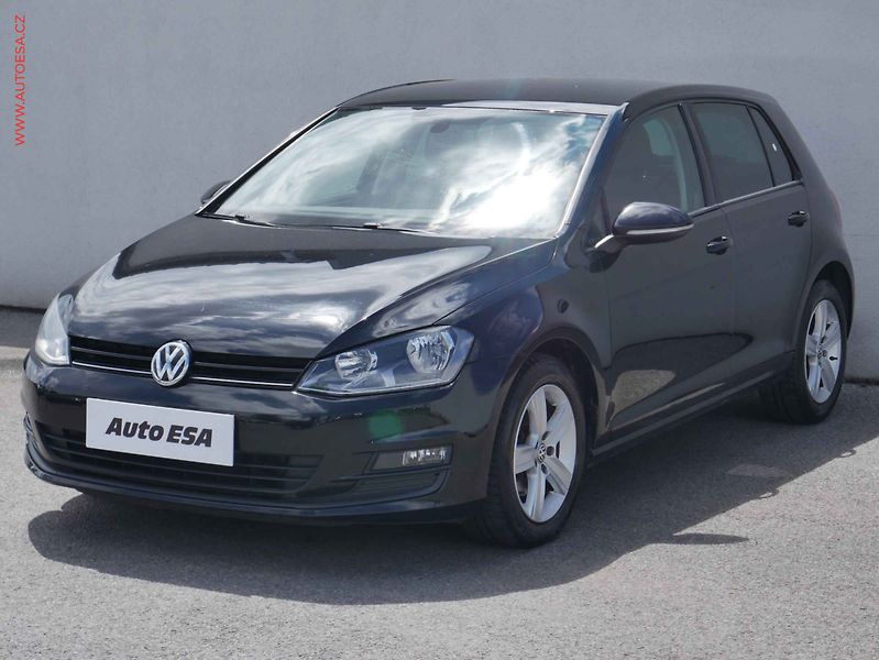 Volkswagen Golf (2012) 1.2TSi, AC - fotka 3 z 17