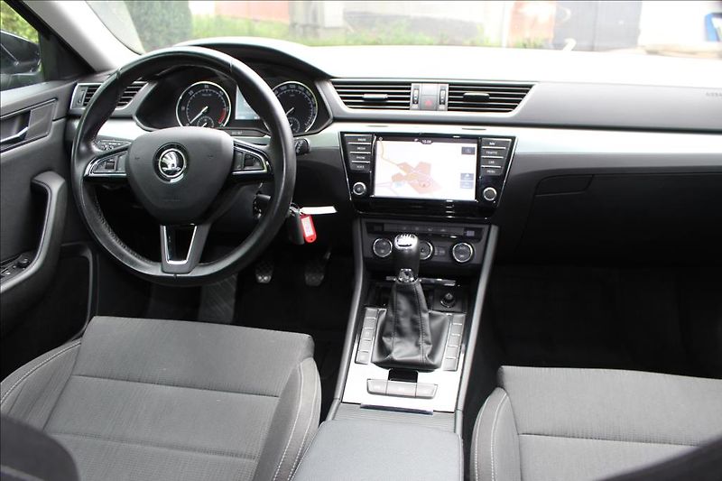 Škoda Superb 2,0 TDi  AMBITION 4X4 110kW - fotka 19 z 24