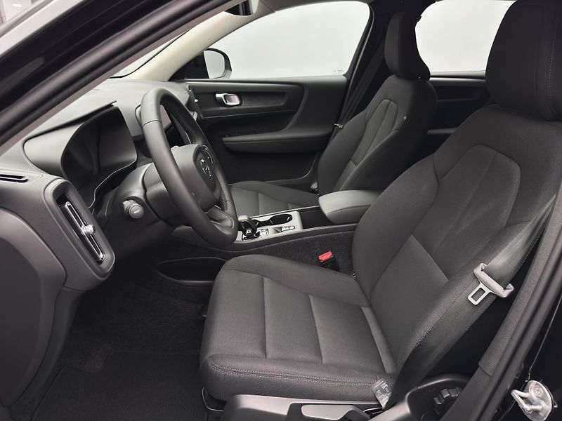 Volvo XC40 (2026) B3 AUT ESSENTIAL - fotka 3 z 20