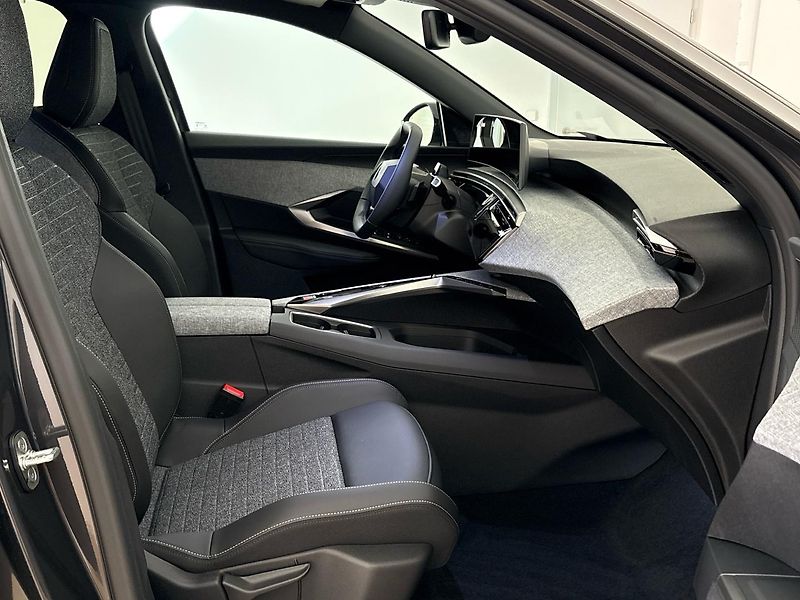 Peugeot 5008 (2026) Business Hybrid 145 e-DCS6 - fotka 13 z 42