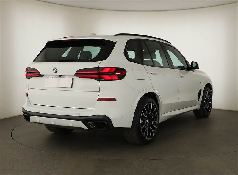 BMW X5 (2023) xDrive40i, HUD, Výhřev, H/K - fotka 5 z 20