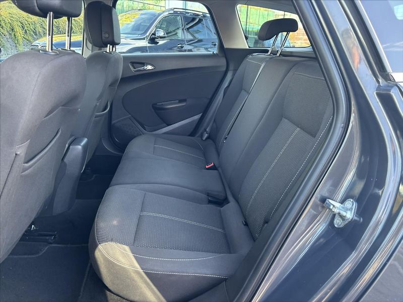 Opel Astra 1,7 CDTi 81kW Cosmo NAVI TAŽNÉ - fotka 12 z 34