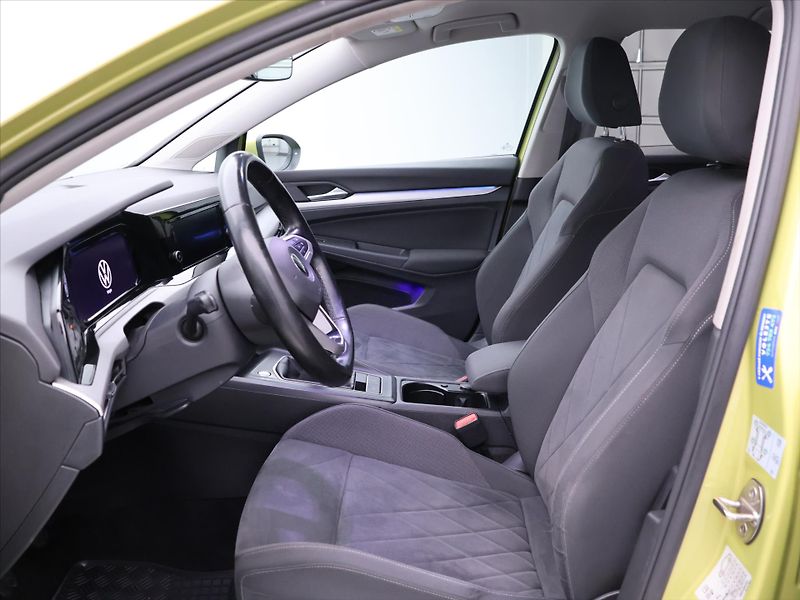 Volkswagen Golf 1,5 TSI 110kW CZ LED 1.Maj - fotka 11 z 30