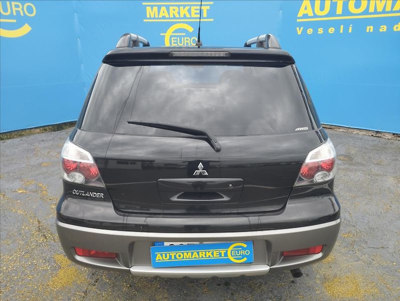 Mitsubishi Outlander 2,4 i 118KW, 4X4, AUTOMAT - fotka 5 z 20
