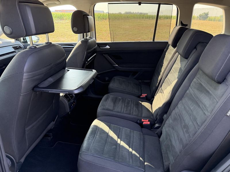 Volkswagen Touran 1.4 TSI PANO ALCANTARA MASÁŽ - fotka 33 z 44