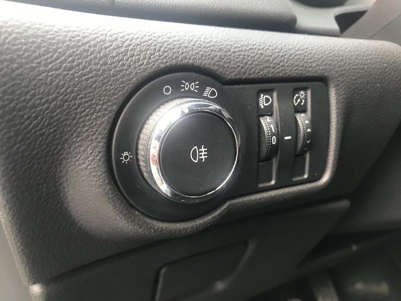 Opel Astra 1.4i 74 KW,KLIMA ,TEMPOMAT.... - fotka 15 z 17