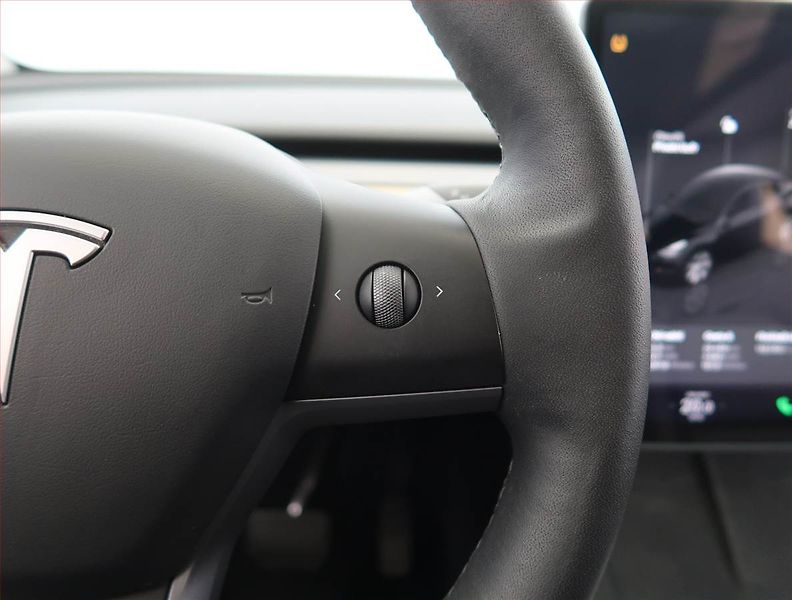 Tesla Model Y (2023) Standard LFP 64kWh, SoH 94% - fotka 16 z 31