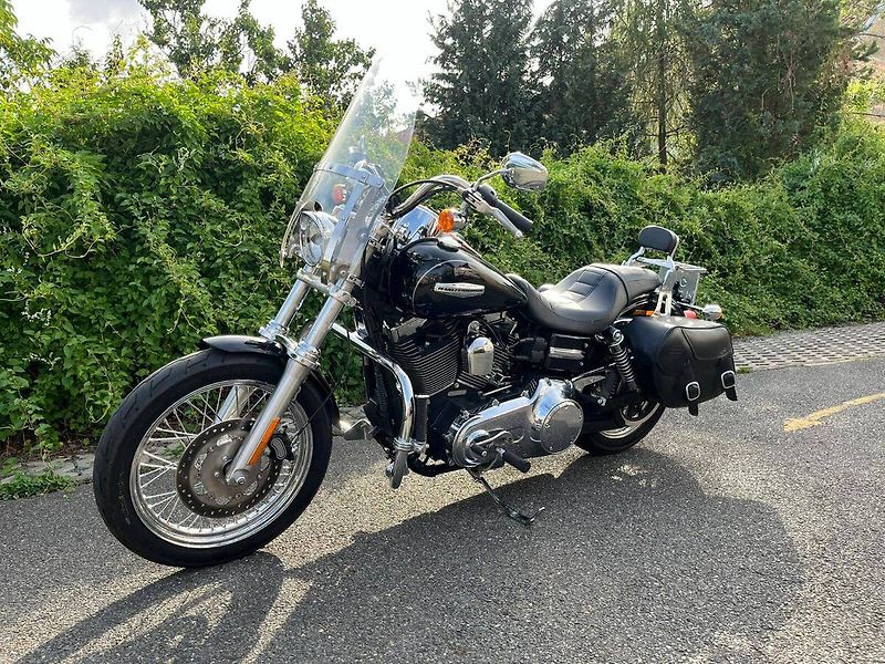 Harley-Davidson FXDC Dyna Super Glide Custom (2010) - fotka 4 z 14