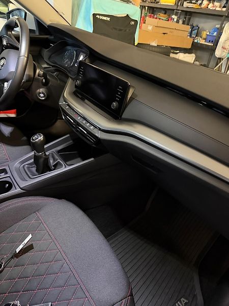 Škoda Octavia 2.0 TDI / 85kW / Amb. ČR - fotka 9 z 20