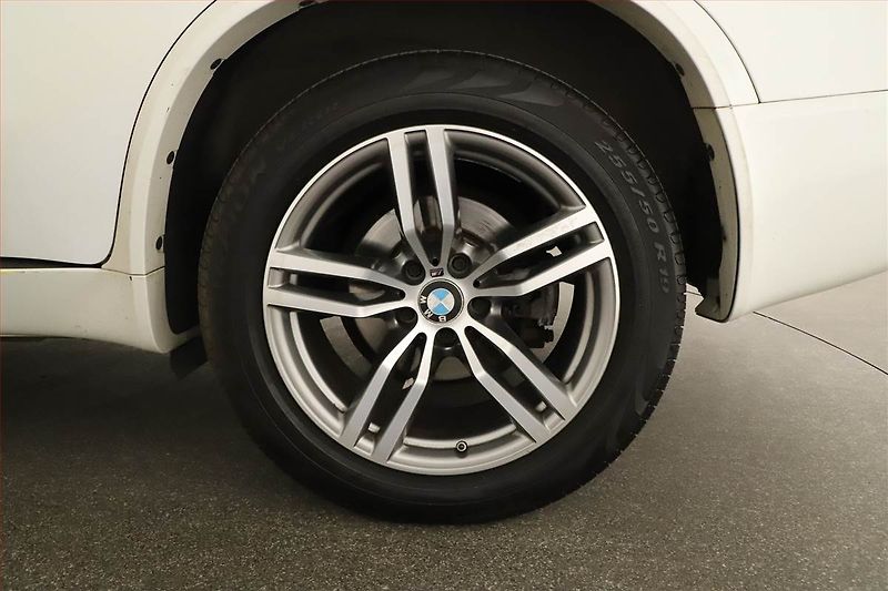 BMW X5 (2013) xDrive30d, 4X4, Automat, Kůže - fotka 12 z 21