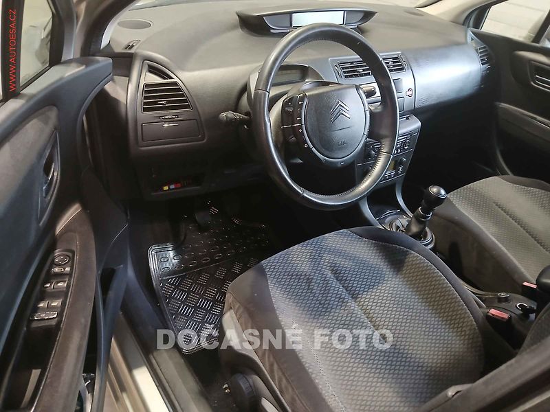 Citroën C4 (2008) 1.4 - fotka 3 z 3
