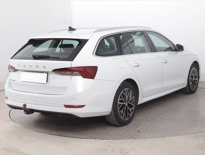 Škoda Octavia (2021) Style 2.0 TDI, Kůže, Navi - fotka 5 z 17