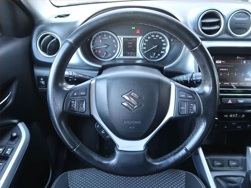 Suzuki Vitara (2015) 1.6 VVT, Navi, Tempomat - fotka 17 z 17