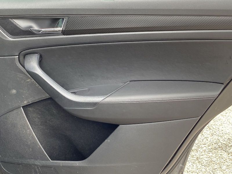 Škoda Kodiaq (2022) 2,0 TSI 4x4 DSG Sportline - fotka 31 z 45