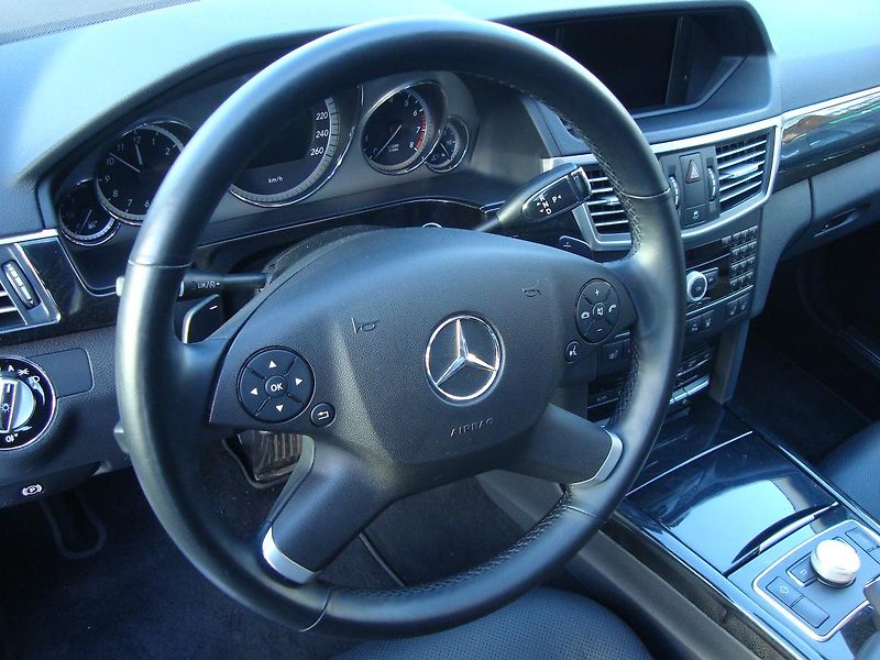 Mercedes-Benz Třídy E (2008) E 500,1.Maj. v ČR,Servisní k. - fotka 29 z 74