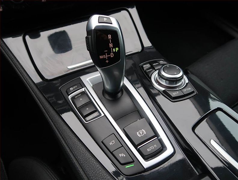 BMW Řada 5 (2013) 520d, Automat, Navi, Xenony - fotka 13 z 27