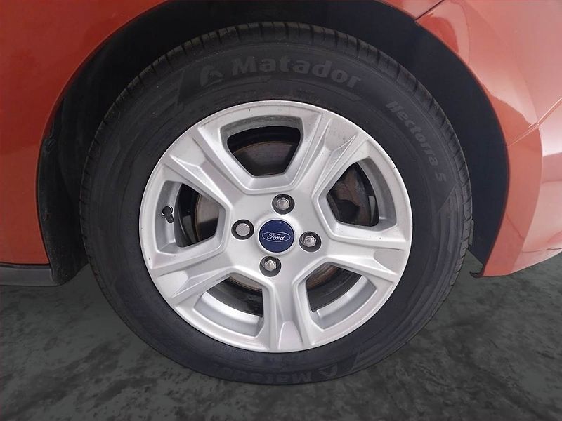 Ford Tourneo Courier (2017) Titanium 1.0 EcoBoost, 5Míst - fotka 15 z 17