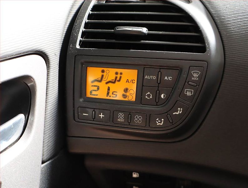 Citroën C4 Picasso (2006) 1.6 HDi, 7 míst, po STK, Klima - fotka 16 z 21