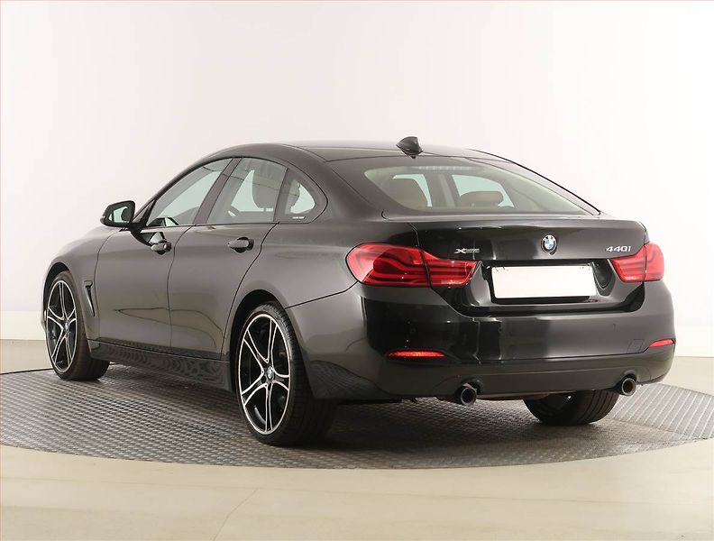BMW Řada 4 (2018) 440i xDrive - fotka 4 z 26