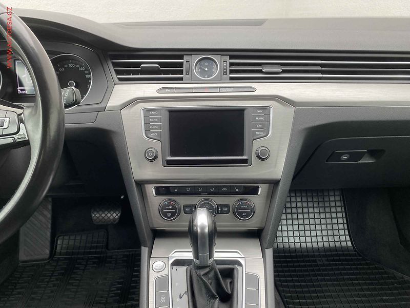 Volkswagen Passat (2016) 2.0 TDi, DSG, park.asist - fotka 12 z 19