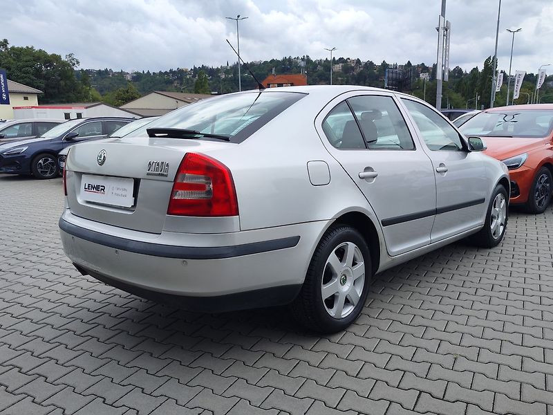 Škoda Octavia 1.6 FSI/85kW Elegance - fotka 5 z 25