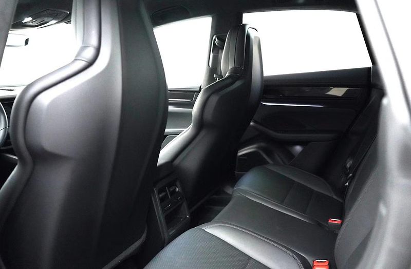 Porsche Macan Turbo GTS Matrix Kamera HuD - fotka 8 z 22
