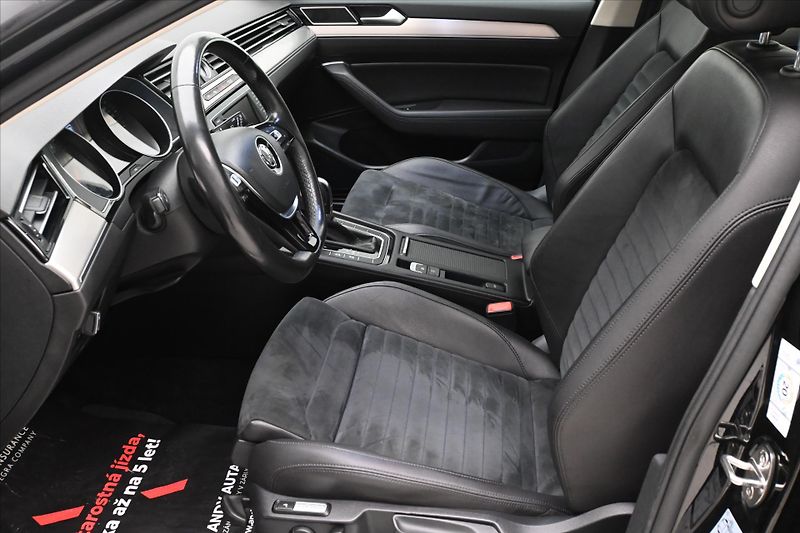 Volkswagen Passat 2,0 TDI 140 kW DSG 4Motion Zár - fotka 13 z 31