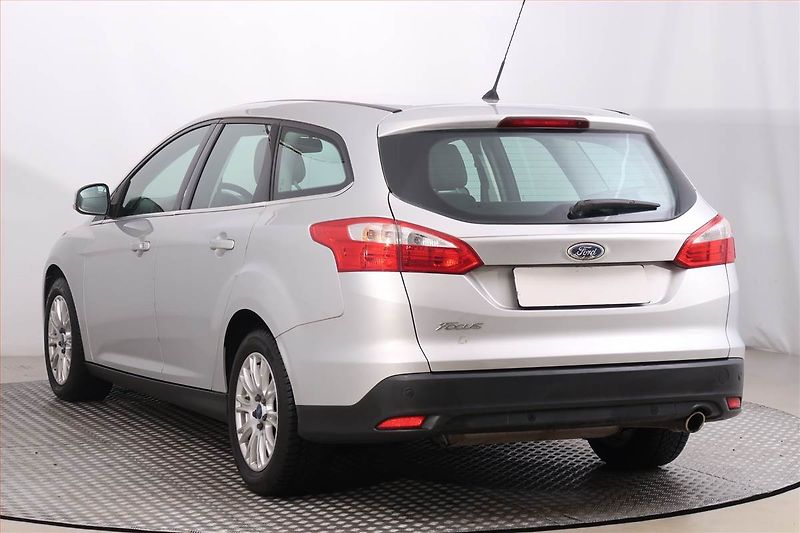 Ford Focus (2013) 2.0 TDCi, Navi, Tempomat - fotka 4 z 19