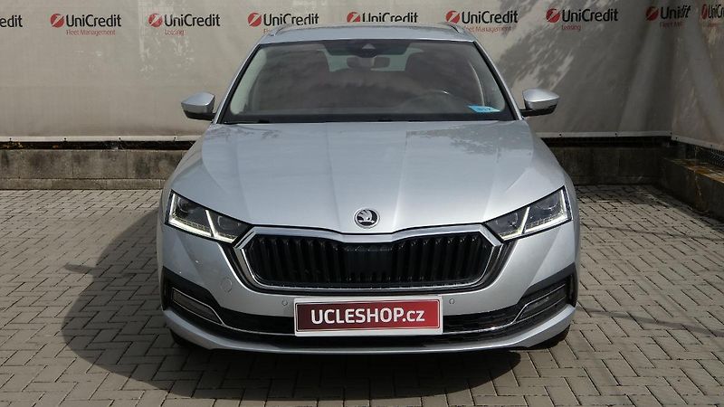Škoda Octavia Combi 2,0 TDI Style 4x4 DSG 11 - fotka 2 z 25