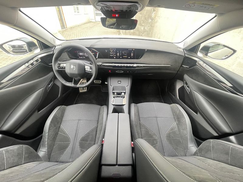 DS Automobiles DS N°4 (2026) ETOILE HYBRID 145 - fotka 9 z 31