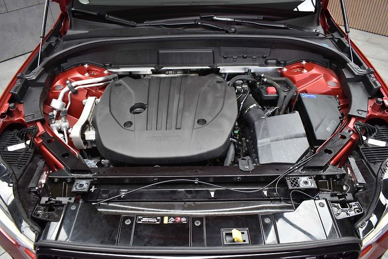 Volvo XC60 B5 184kW DARK PLUS*DPH*ČR 1.M* - fotka 33 z 39