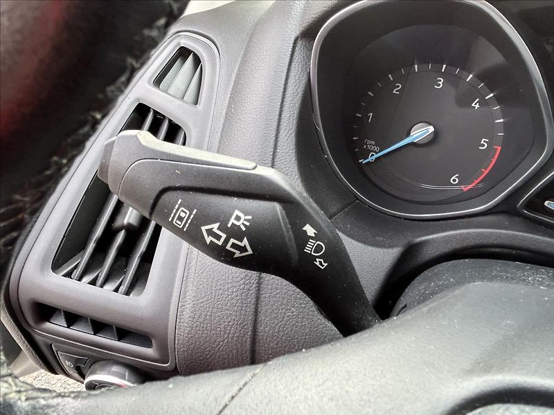 Ford Focus 1,5 TDCi 88kW,Xenon,Navi,Výhře - fotka 7 z 38