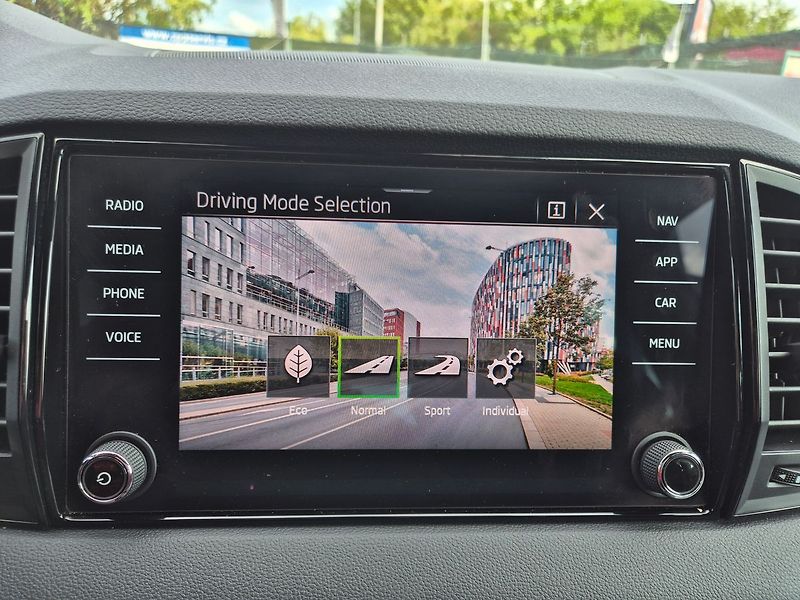 Škoda Karoq SportLine 1,5 TSI DSG, tažné, - fotka 35 z 35