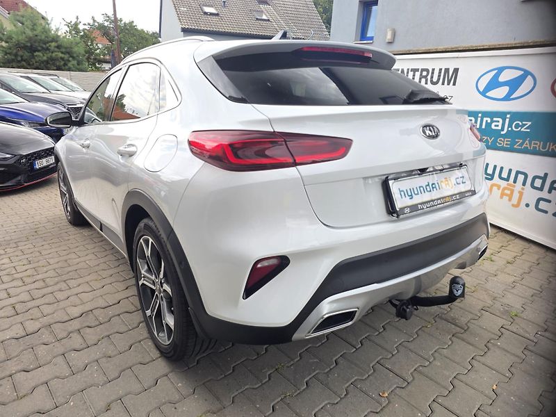 Kia XCeed (2020) 1.6-PLUG-IN HYBRID-1.MAJITEL - fotka 10 z 19